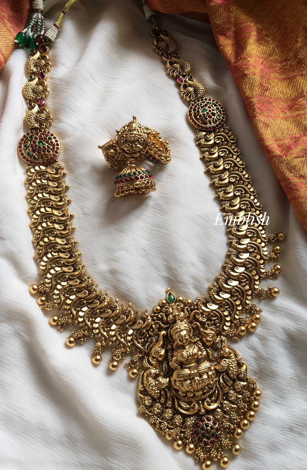 Antique gold hotsell haram